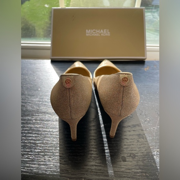 Michael Kors Alina gold flex glitter chain mesh pumps heels | 6.5 - Picture 4 of 9